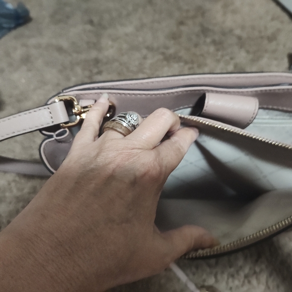 Michael Kors bag "Like New" - Picture 4 of 9